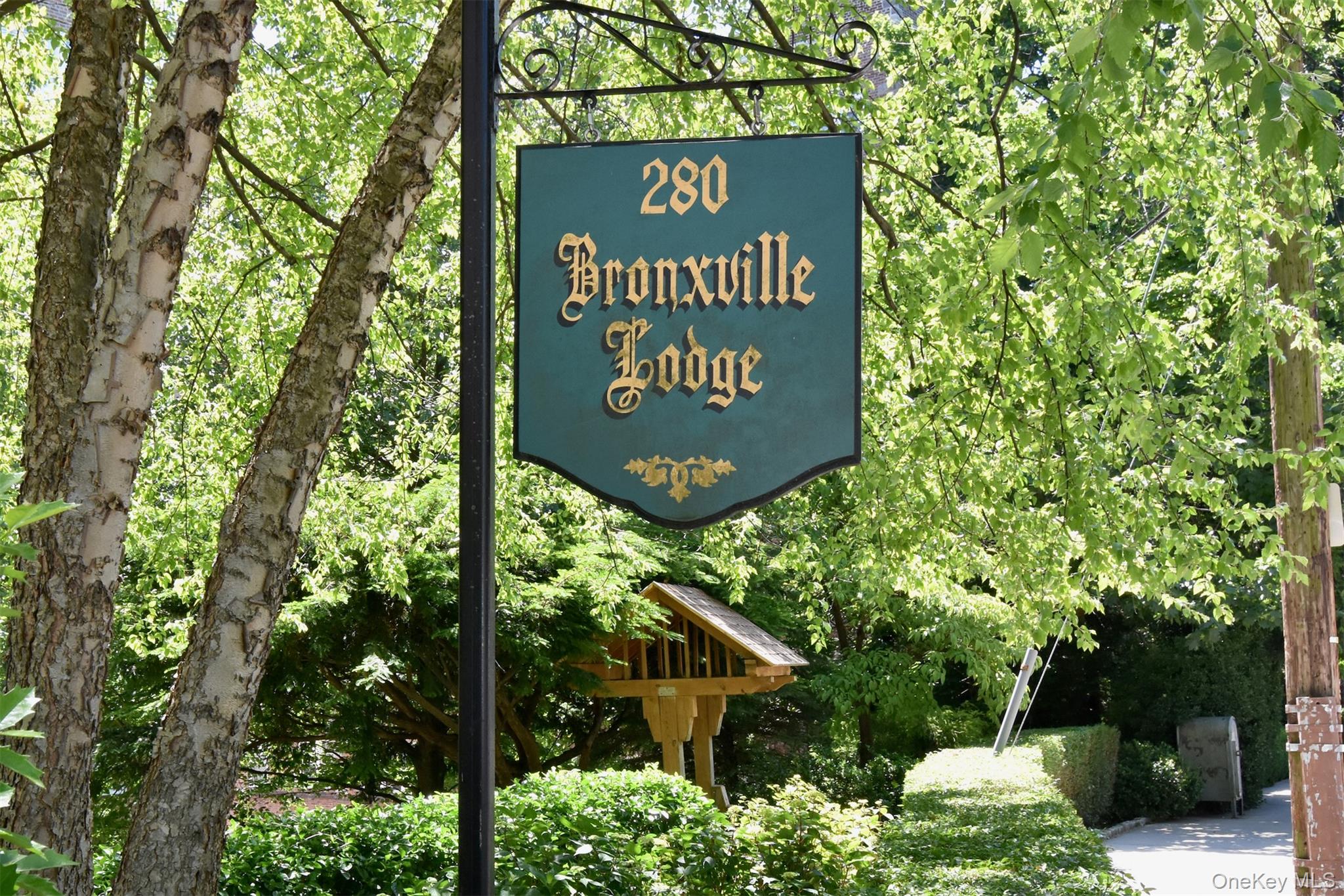 280 Bronxville Road, Unit 5W Bronxville, NY 10708 - Photo 1 of 14 Welcome to Bronxville Lodge Cooperative, a charming and well-maintained community perfectly positioned to enjoy the best of Bronxville living.