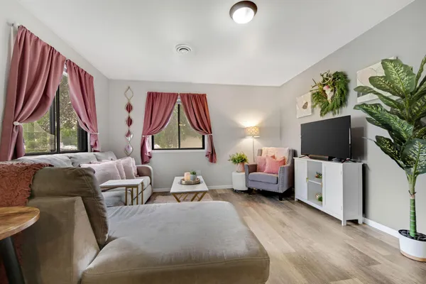 $139,900 | 6614 84th Court North, Brooklyn Park, MN 55445