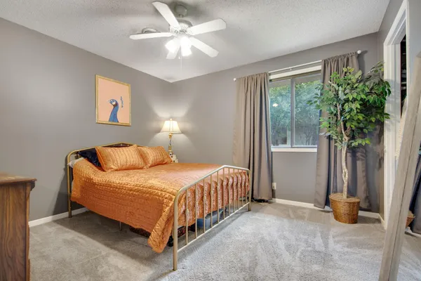 $139,900 | 6614 84th Court North, Brooklyn Park, MN 55445