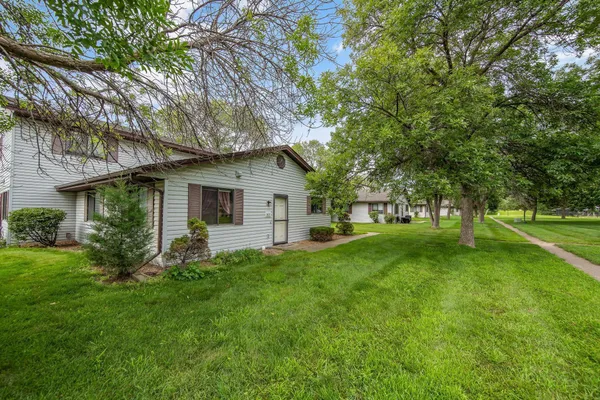 $139,900 | 6614 84th Court North, Brooklyn Park, MN 55445