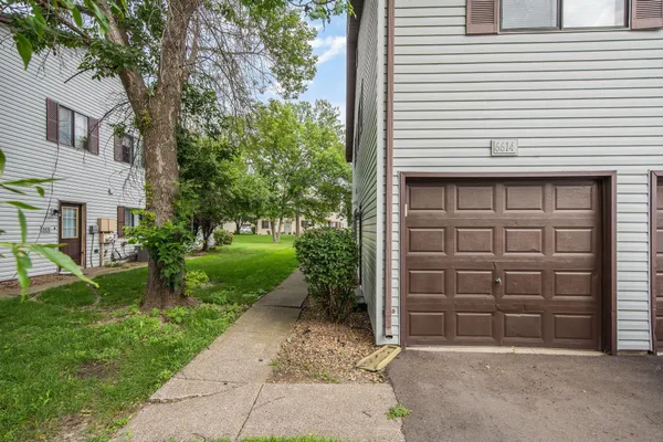 $139,900 | 6614 84th Court North, Brooklyn Park, MN 55445