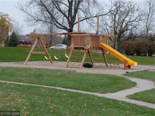 $139,900 | 6614 84th Court North, Brooklyn Park, MN 55445