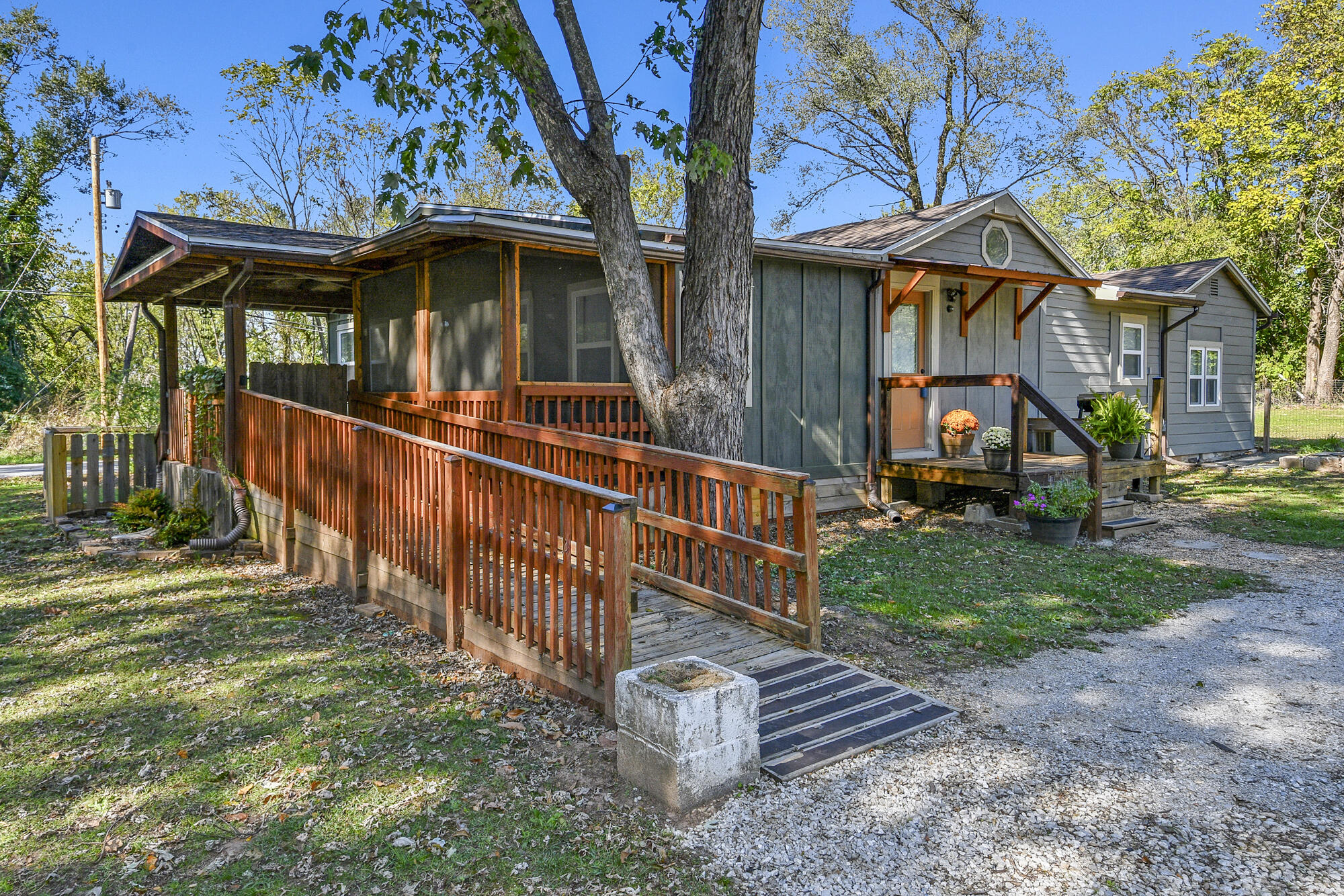 4557 West Loren Street Springfield, MO 65802 - Photo 1 of 1 03