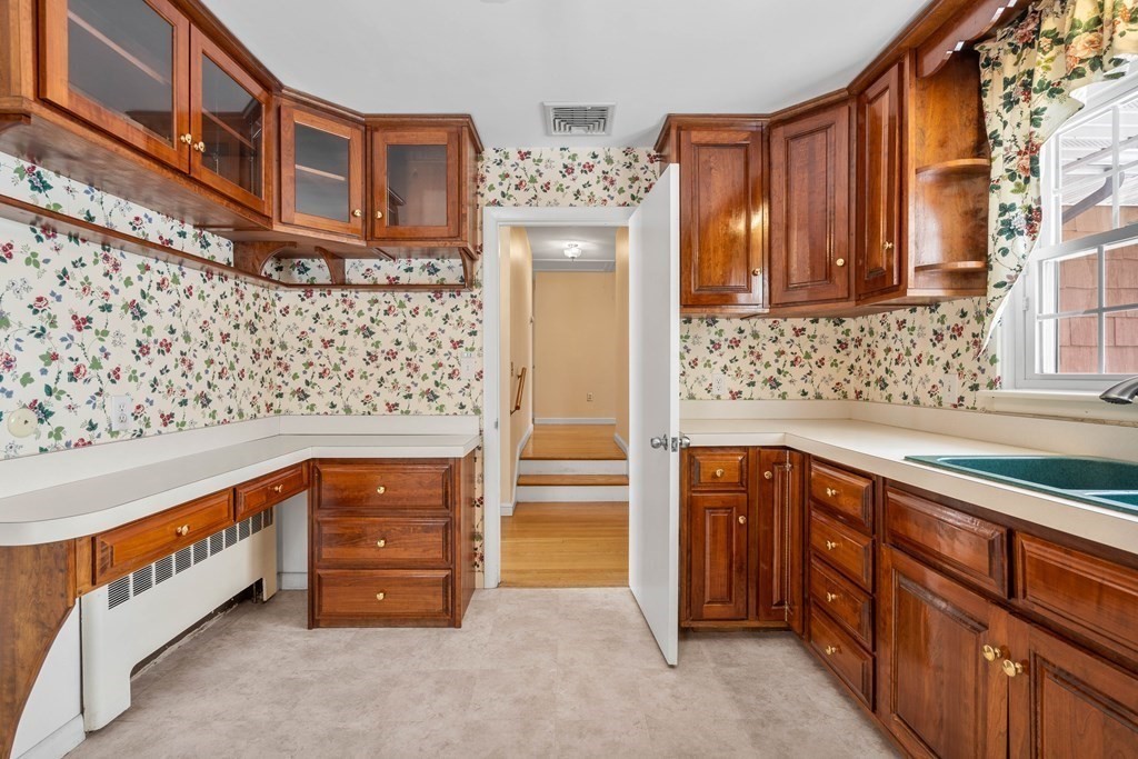 2 Country Club Road Woburn, MA 01801 - Photo 4 of 24 Gallery Image 4