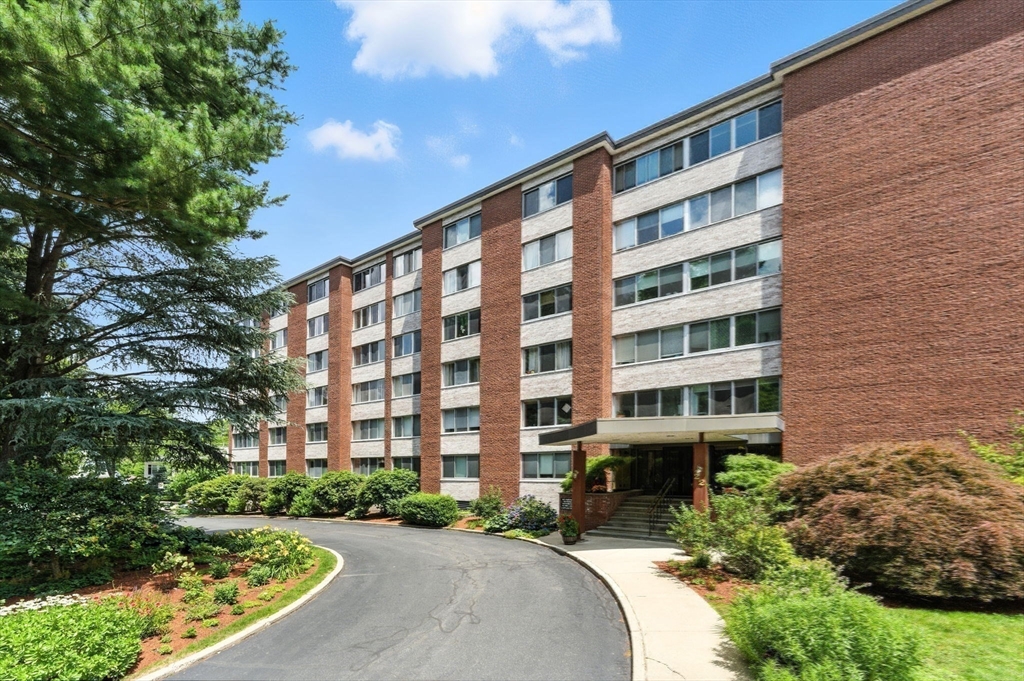 22 Chestnut Place, Unit 608 Brookline, MA 02445 - Photo 26 of 29 a front view of a building