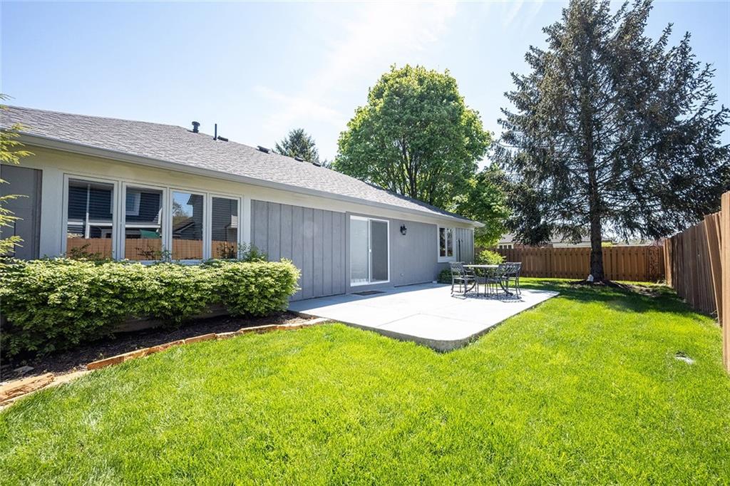 12591 Brompton Road Carmel, IN 46033 - Photo 2 of 28 Gallery Image 2