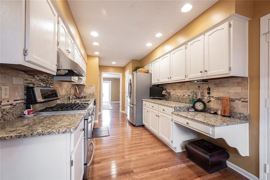 12591 Brompton Road Carmel, IN 46033 - Photo 6 of 28 Gallery Image 6