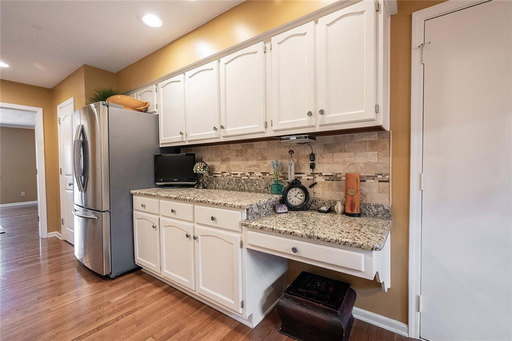 12591 Brompton Road Carmel, IN 46033 - Photo 8 of 28 Gallery Image 8