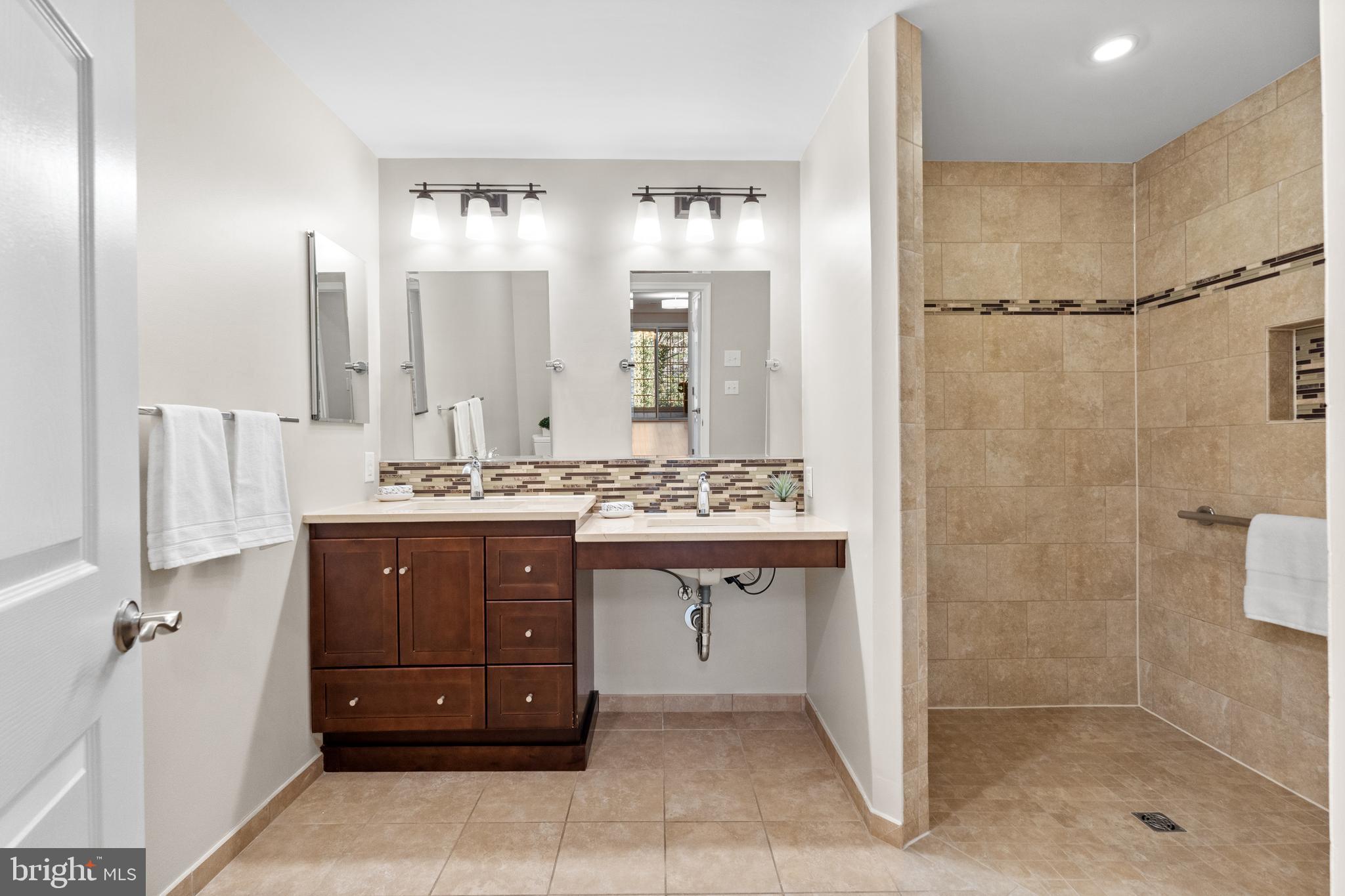 112 Kendrick Place, Unit 14 Gaithersburg, MD 20878 - Photo 17 of 37 Beautifully renovated owner's bath.