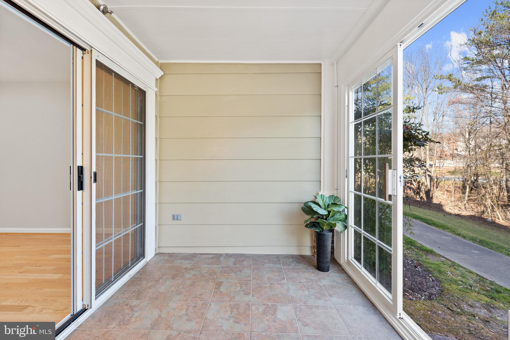 112 Kendrick Place, Unit 14 Gaithersburg, MD 20878 - Photo 24 of 37 ...doors open.