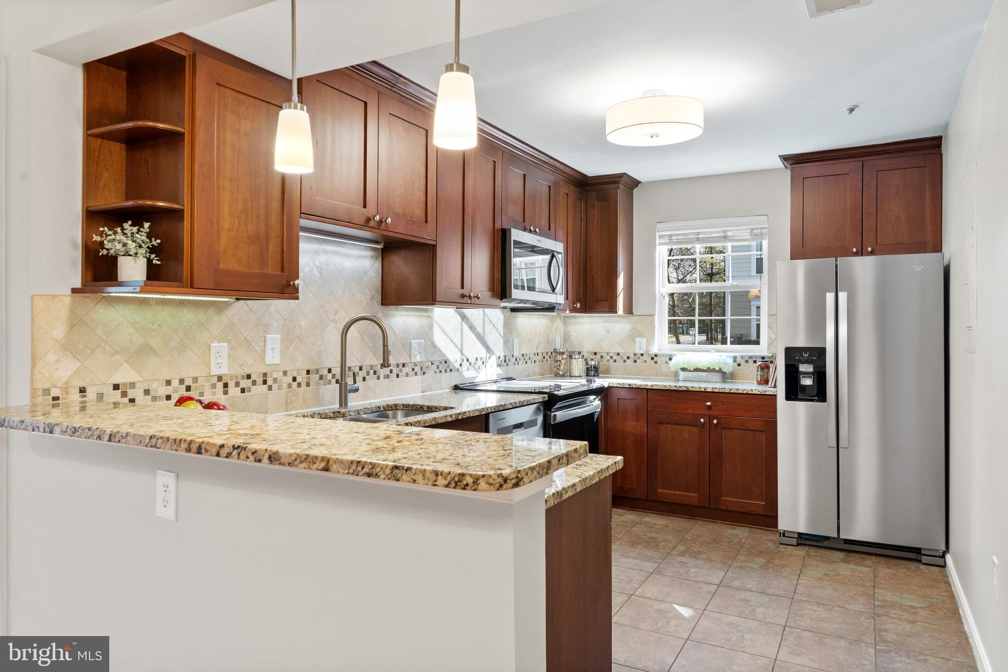 112 Kendrick Place, Unit 14 Gaithersburg, MD 20878 - Photo 7 of 37 Renovated kit.. Plentiful cabinet & counter space.