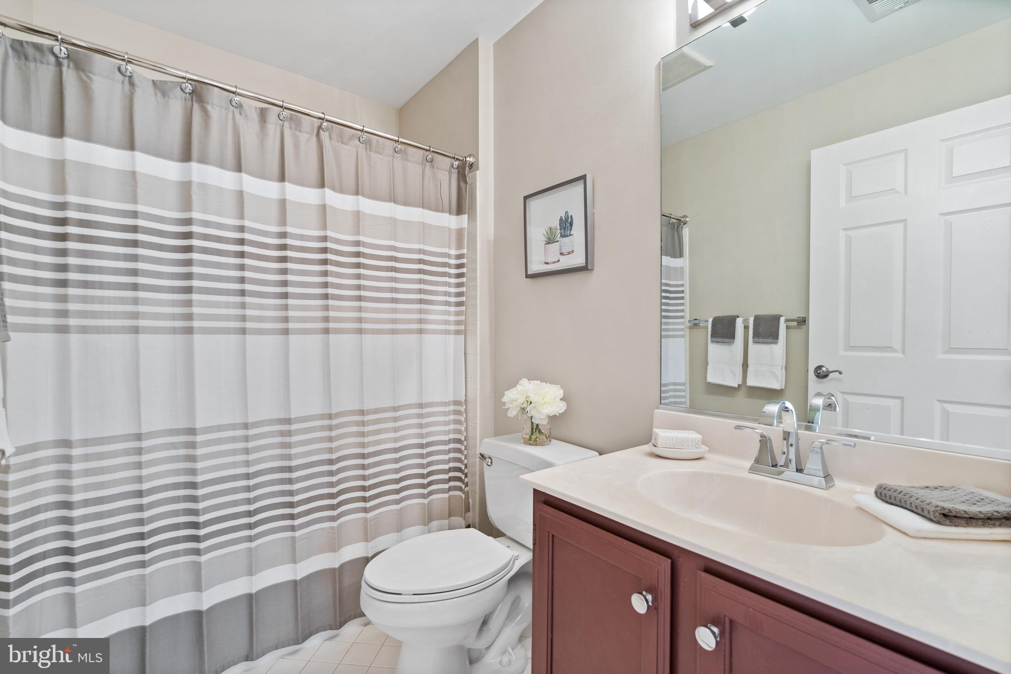 112 Kendrick Place, Unit 14 Gaithersburg, MD 20878 - Photo 10 of 37 2nd full bath. Nicely improved.