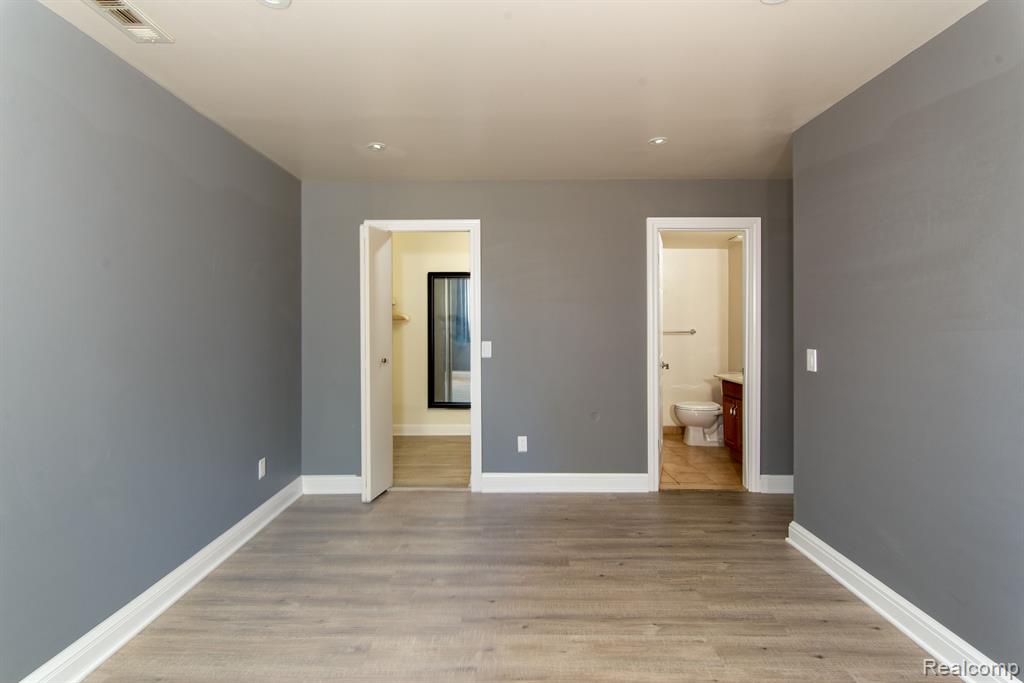 29870 West 12 Mile Road, Unit 704 Farmington, MI 48334 - Photo 14 of 16