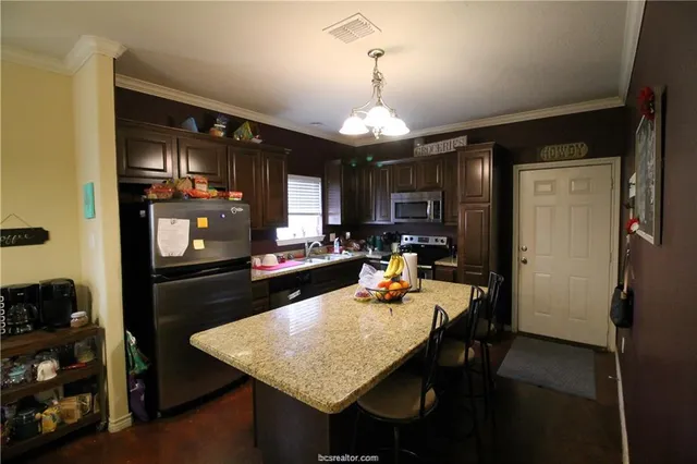 $2,200 | 6907 Appomattox Drive, College Station, TX 77845