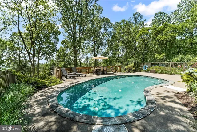 $529,900 | 24 Chinkapin Drive, Fleetwood, PA 19522