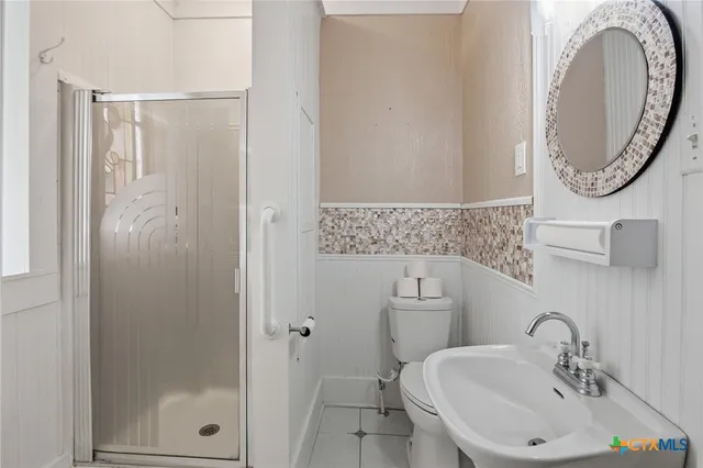 $299,000 | 211 Lavaca Street, Yoakum, TX 77995