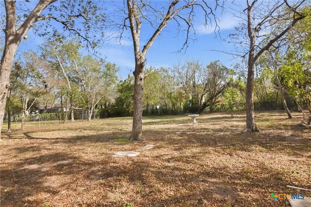 $299,000 | 211 Lavaca Street, Yoakum, TX 77995