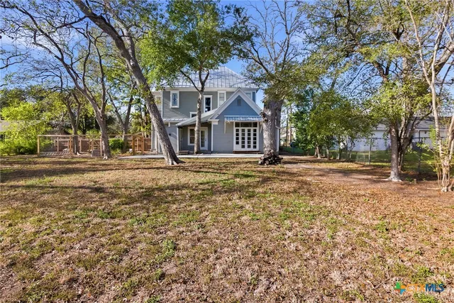 $299,000 | 211 Lavaca Street, Yoakum, TX 77995