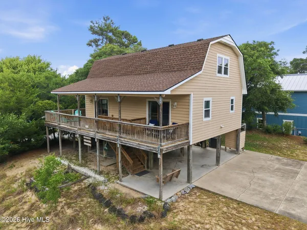 $732,000 | 136 Sea Dunes Drive, Emerald Isle, NC 28594