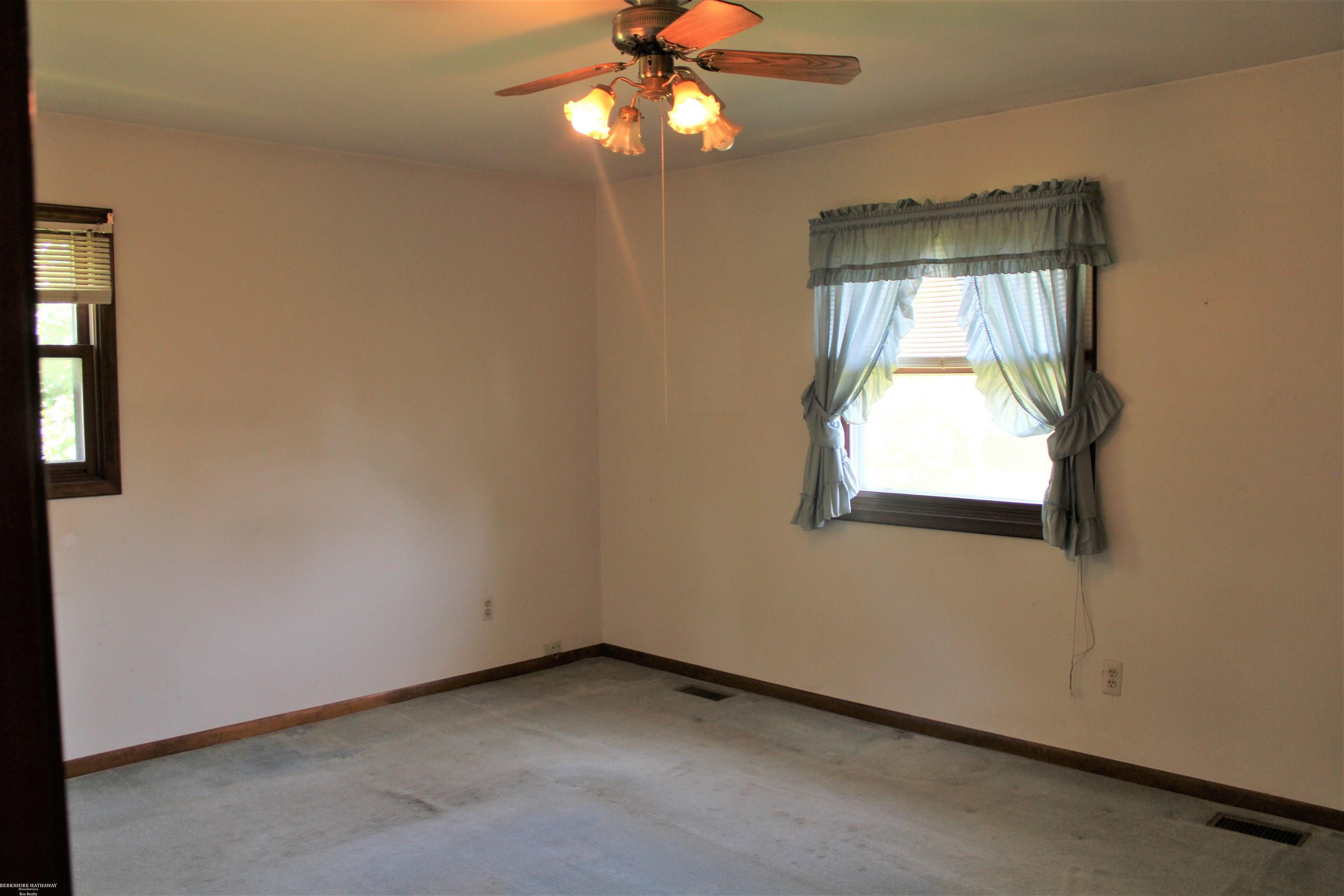 18195 Gilmore Road Armada, MI 48005 - Photo 18 of 34 50112958-17.JPG
