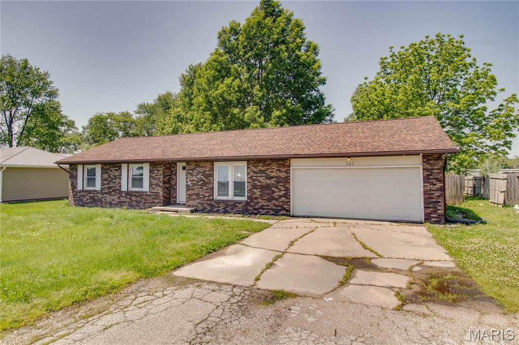 507 Walnut Street Hillsboro, IL 62049 - Photo 3 of 32