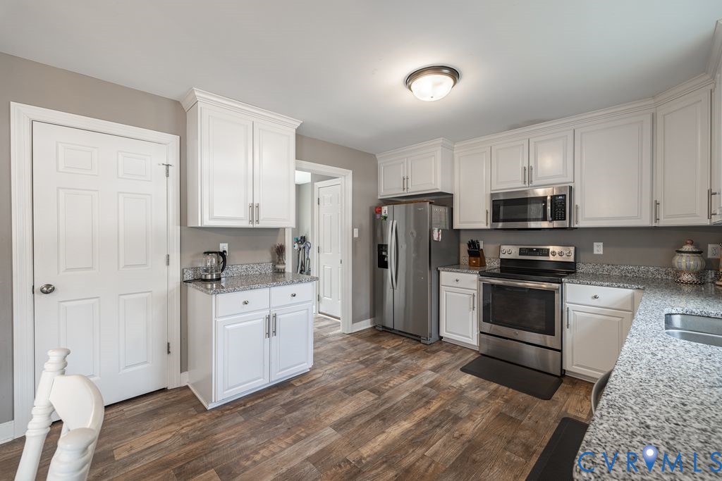 241 Pleasant View Drive Aylett, VA 23009 - Photo 14 of 36 a kitchen with granite countertop a refrigerator stove and sink