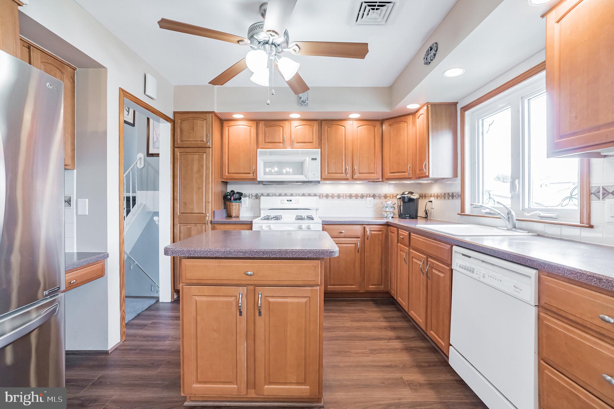 9964 Hardy Road Philadelphia, PA 19115 - Photo 8 of 29 Gallery Image 8