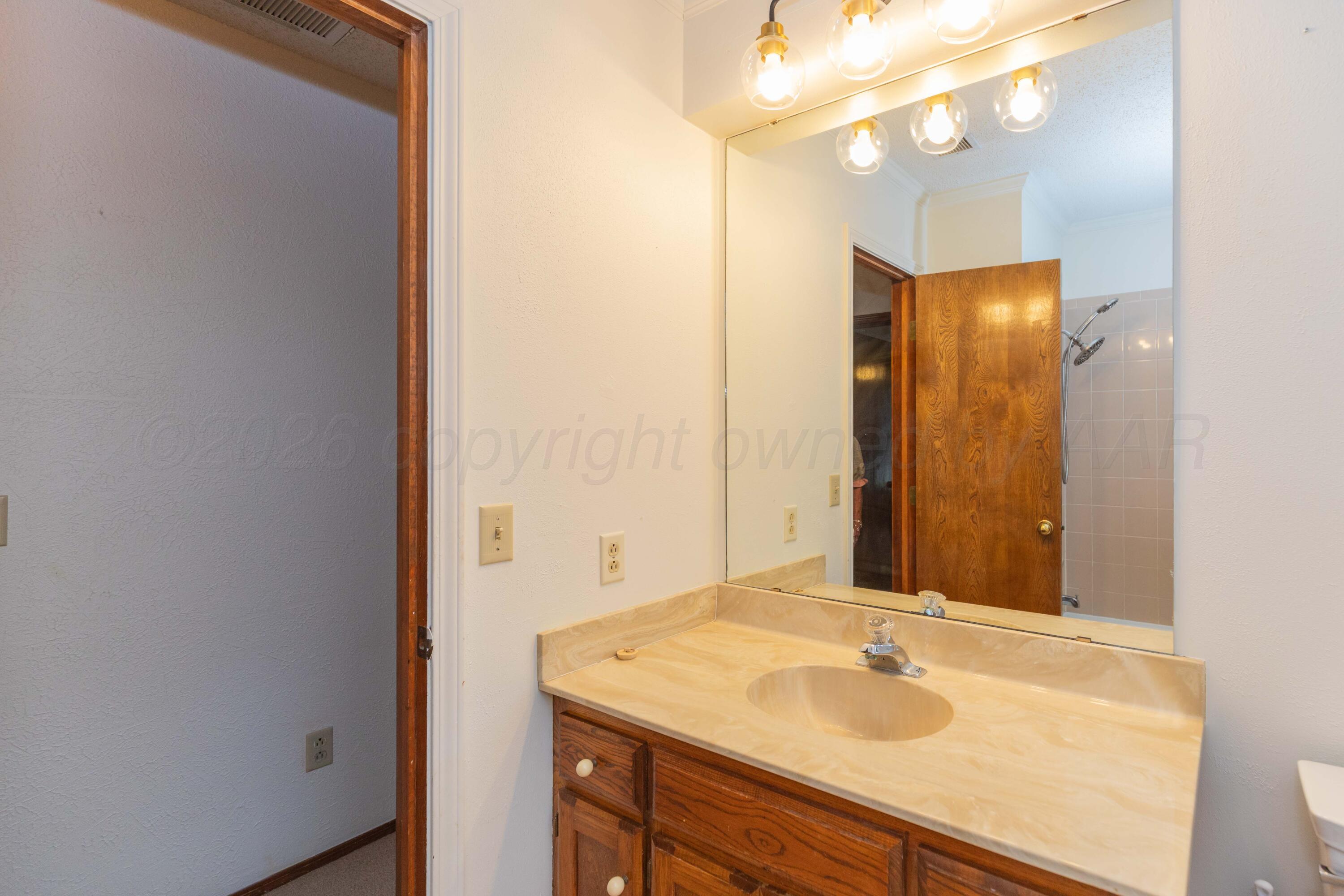 4206 Relatta Avenue Amarillo, TX 79110 - Photo 32 of 40 BATHROOM 2 VIEW 3