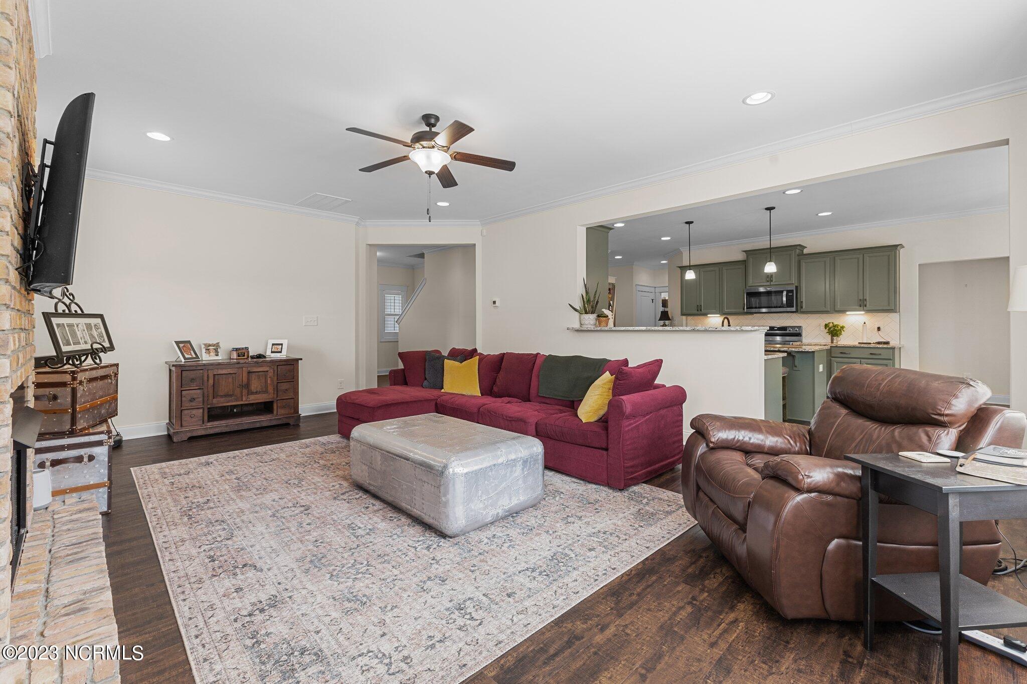 521 Abbey Road Carthage, NC 28327 - Photo 10 of 44 Living Room/Kitchen View