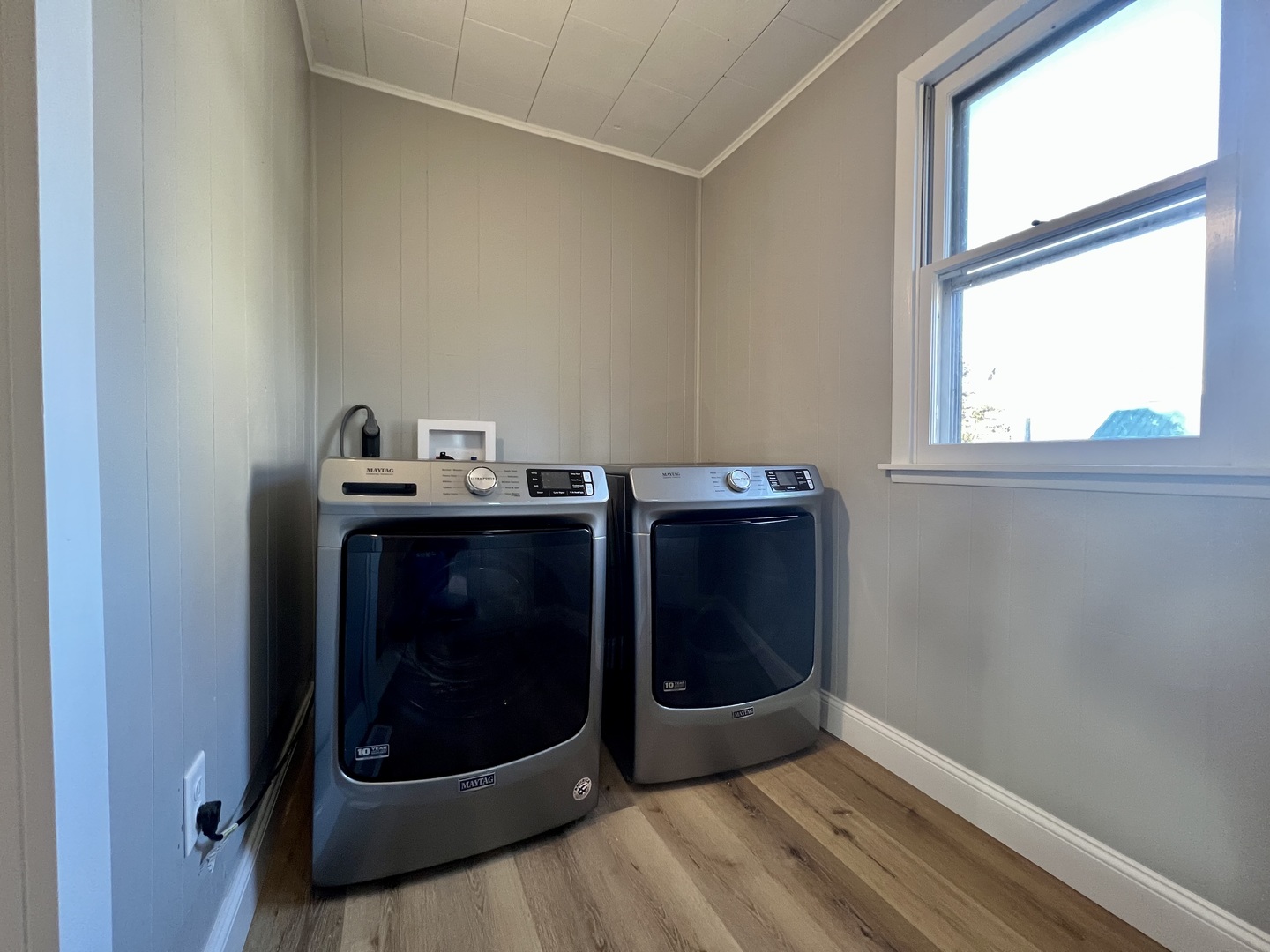 200 East South Street Ellsworth, IL 61737 - Photo 12 of 19 a room with a washer and dryer