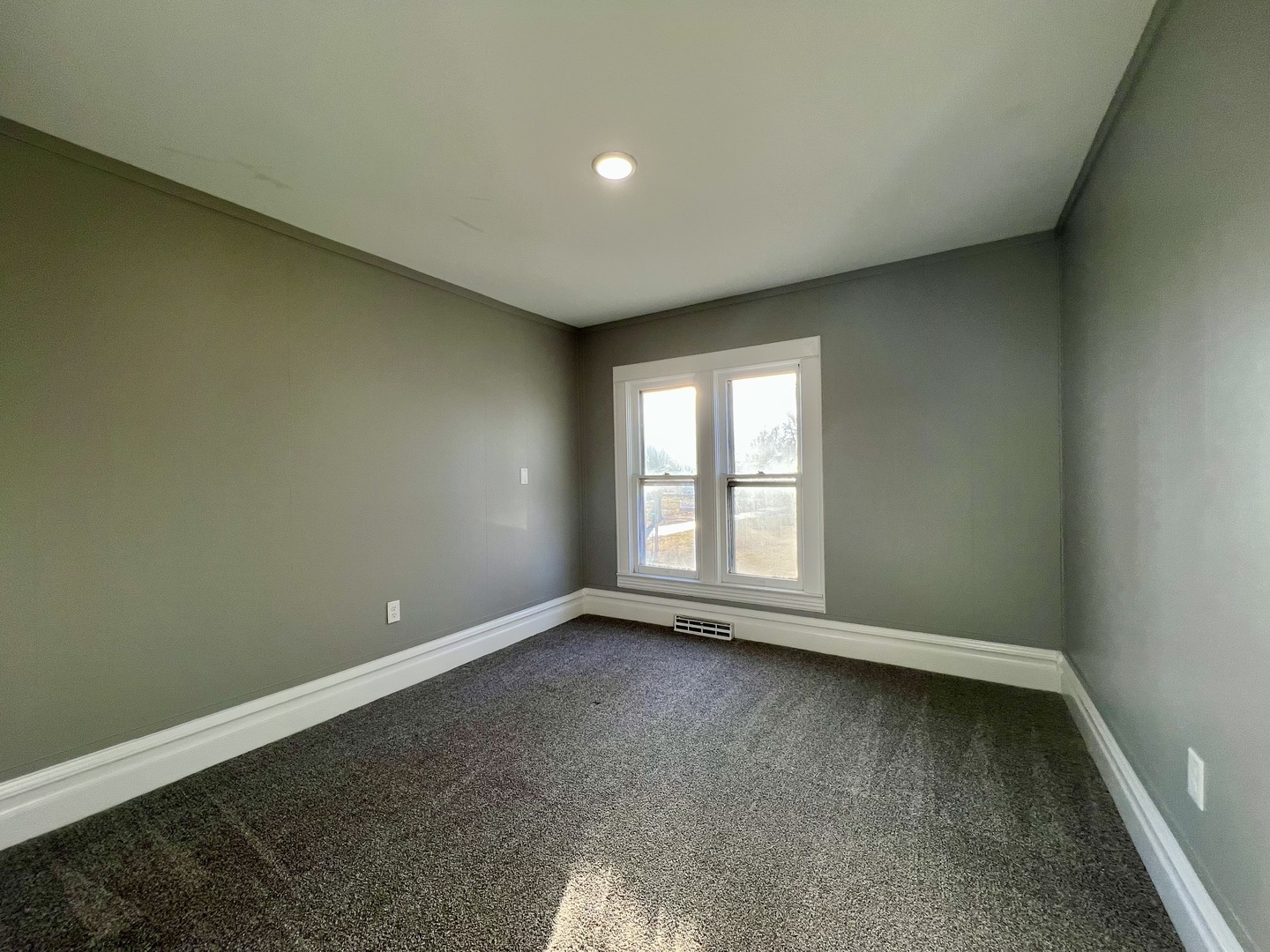 200 East South Street Ellsworth, IL 61737 - Photo 13 of 19 an empty room with a window