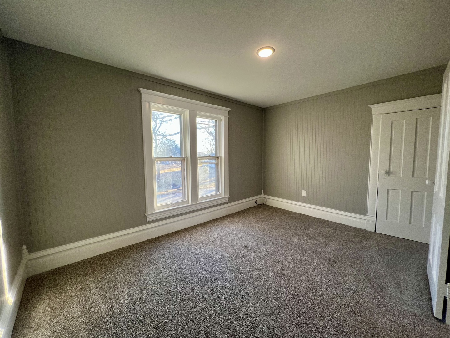 200 East South Street Ellsworth, IL 61737 - Photo 17 of 19 an empty room with windows