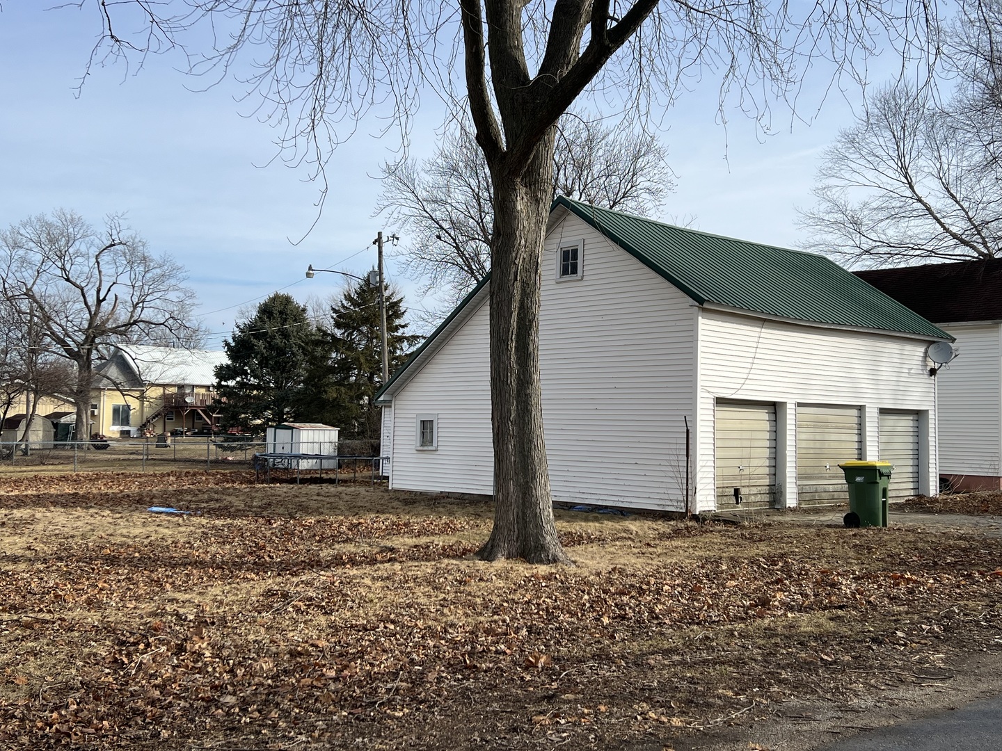 200 East South Street Ellsworth, IL 61737 - Photo 3 of 19 a backyard of a house with lots of green space