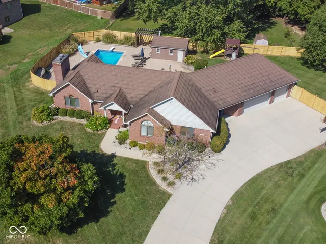 $559,900 | 2405 Valley Court, Shelbyville, IN 46176