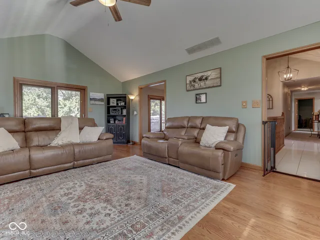 $559,900 | 2405 Valley Court, Shelbyville, IN 46176