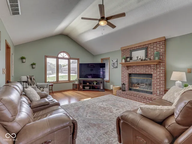 $559,900 | 2405 Valley Court, Shelbyville, IN 46176