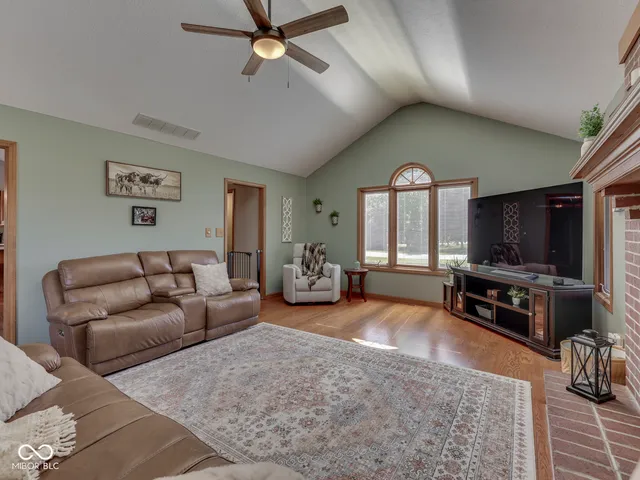 $559,900 | 2405 Valley Court, Shelbyville, IN 46176