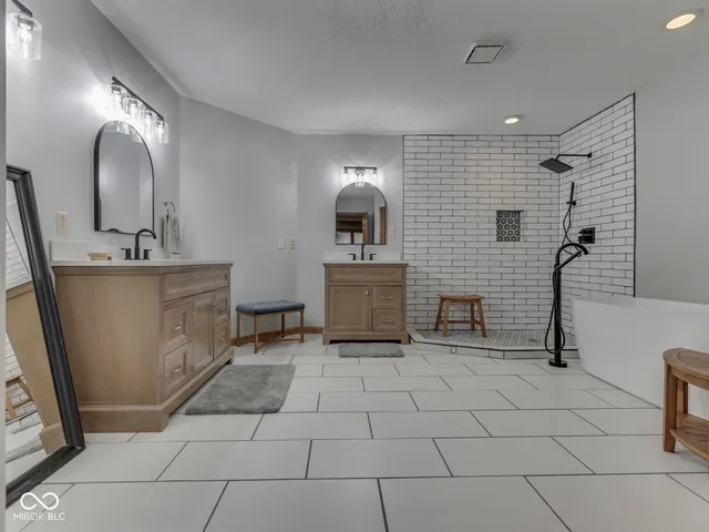 $559,900 | 2405 Valley Court, Shelbyville, IN 46176