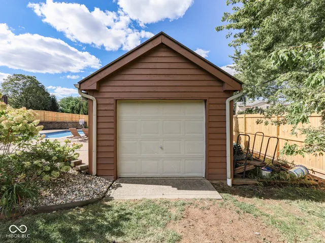 $559,900 | 2405 Valley Court, Shelbyville, IN 46176