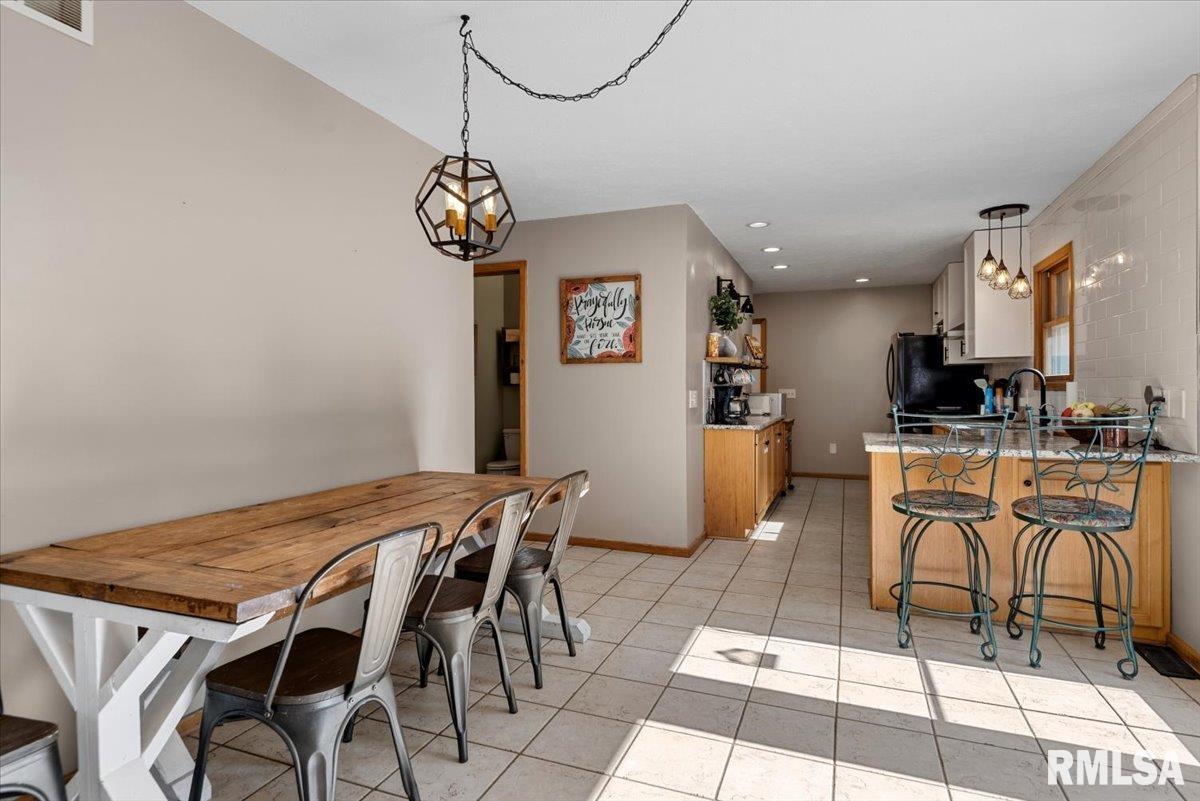 5710 Guest Road Sherman, IL 62684 - Photo 4 of 42