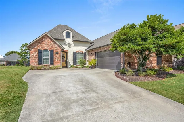 $609,900 | 5806 Weeping Willow Drive, Lake Charles, LA 70605