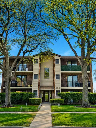 $259,900 | 500 Valley Drive, Unit 100, Naperville, IL 60563
