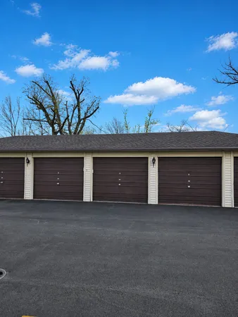 $259,900 | 500 Valley Drive, Unit 100, Naperville, IL 60563
