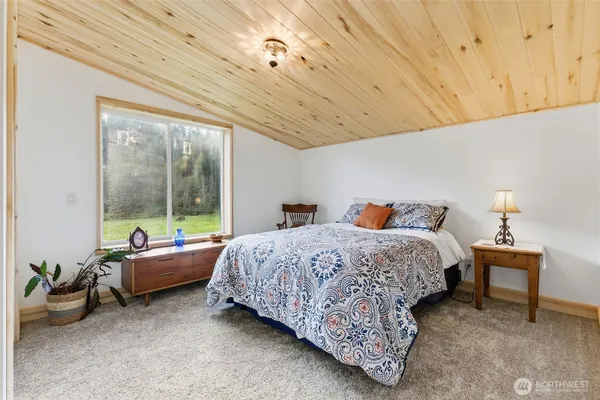 a picture of a room with mirror