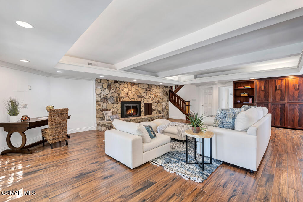 1631 Hauser Circle Thousand Oaks, CA 91362 - Photo 24 of 56 a living room with furniture and a wooden floor