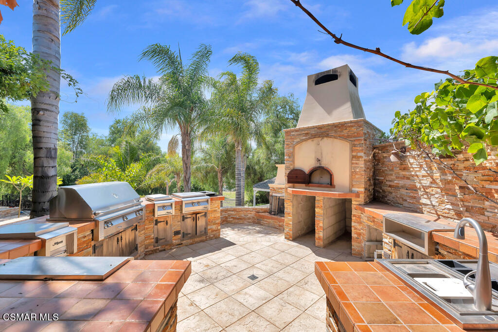 1631 Hauser Circle Thousand Oaks, CA 91362 - Photo 4 of 56 a view of a chairs and table in a patio