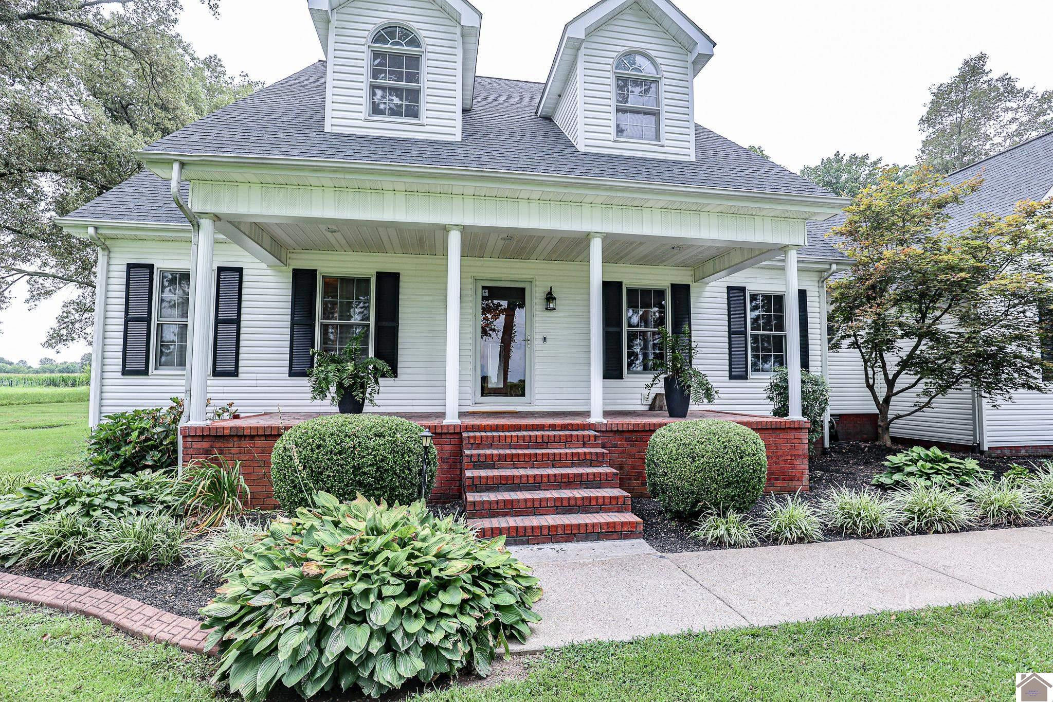 Front Exterior/Porch