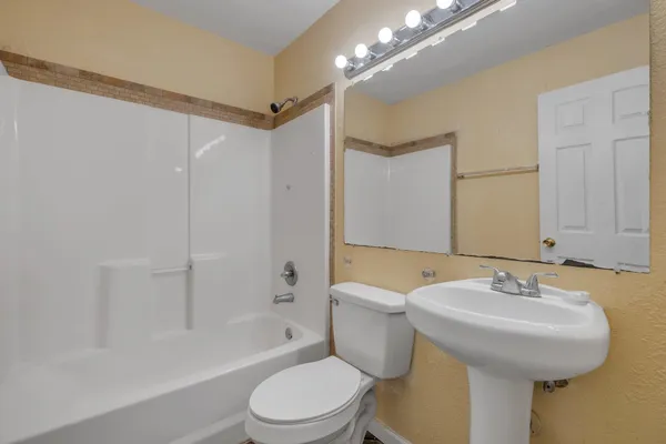 $2,200 | 2115 Jackson Bluff Road, Tallahassee, FL 32304