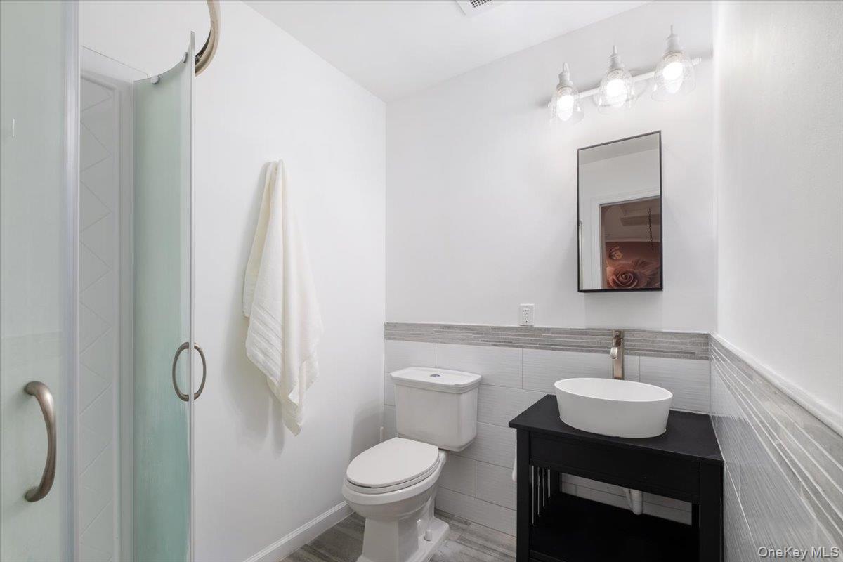 27 Ryder Road Ossining, NY 10562 - Photo 27 of 38 Second Floor Hallway Bathroom
