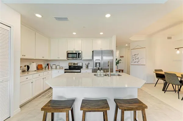 $3,000 | 18114 Gawthrop Drive, Unit 108, Bradenton, FL 34211